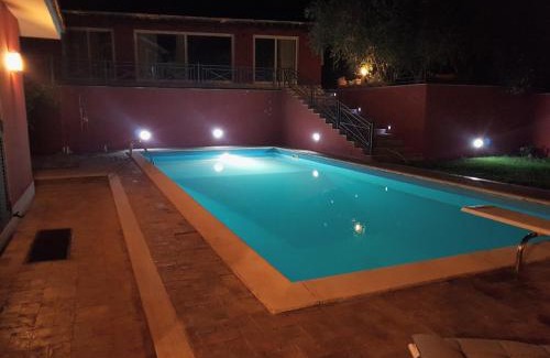 Riano Villa | IL CICLAMINO POOL FOR YOUR SOLE USE BIG IN-GROUND - 70m2 house & 300m2 outdoor, child & pet friendly, 10 minutes drive to Montebello Station connecting to Rome centre in 20 minutes, 3 minutes drive to supermarket -4 language warm guest care