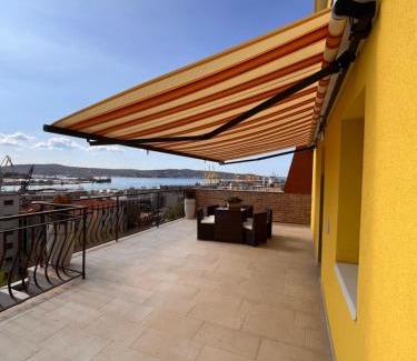 Barriera Vecchia-San Giacomo Apartment | IL DANDY appartamento con parcheggio