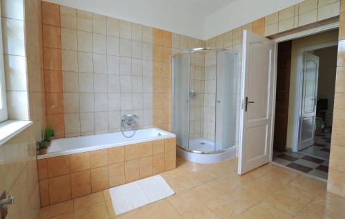 Eger House | Illaberek Panzió