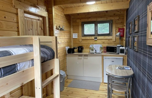 Allanfearn Cabin | Immaculate Cabin 5 Mins to Inverness Dogs Welcome