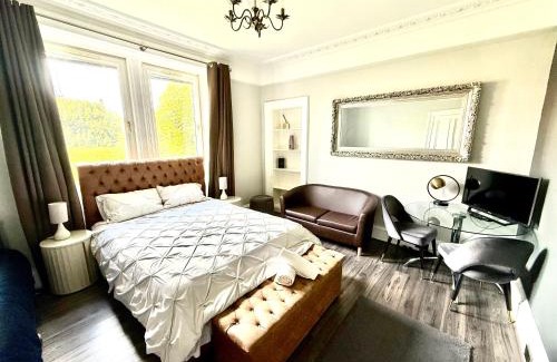 Gilmerton Apartment | Immanuel House - Modern Luxury Victorian Home 1872 - Free Parking & SuperFast Fibre Optic WiFi