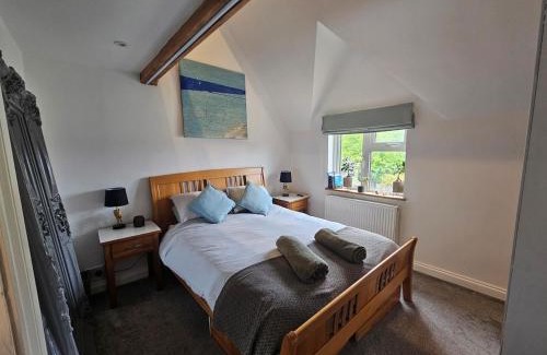 Bibury House | Imperfect home in perfect location, Bibury hot tub