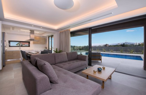 Kato Galatas Villa | Imperium Lux Villa Esperia★100m to sea★Heat.Pool★Gym★Sauna&Jacuzzi