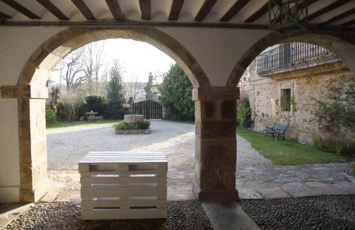 Entrambasaguas Villa | Impresionante Caserío Montañes del Siglo XVII