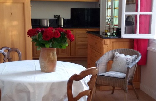 La Rochelle City Centre Apartment | In a private mansion, between the beach, parks, and the city centre