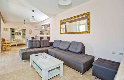 Pokrivenik House | In a small and quiet bay, below the village Zastrazisce and directly on the sea is this semi-detache