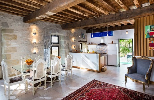 Monteton House | In Aquitaine, between the châteaux of Périgord and the vineyards of Bordeaux