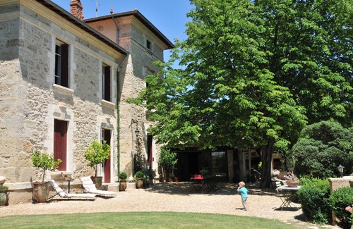 Pezenas Cottage | In field "cottage country"