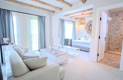 Bitez House | In One Bitez Hotel