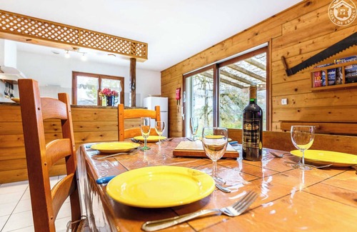 Epersy House | In the heart of the countryside, 10km from the famous spa town of Aix-les-Bains. 11 km from Lac du Bourget