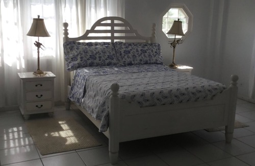 Downtown Nassau House | In the heart of the city