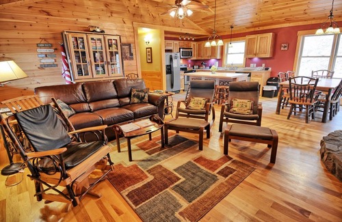 Warrensville Cabin | Incommunicado-Open for Bookings! Hot Tub, Pool Table, Wi-Fi, Fire Pit