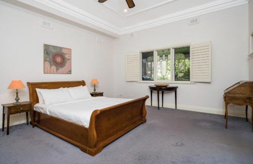 Kensington House | Incredible 3-Bed Renovated Home with Huge Garden