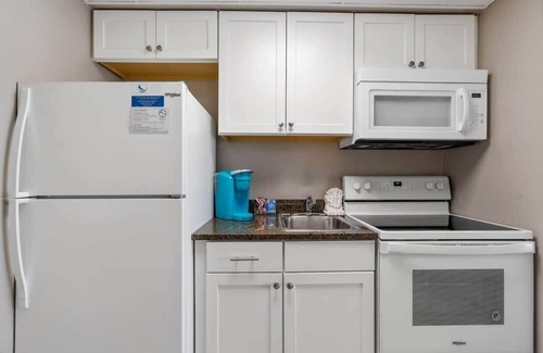 Myrtle Beach Condo | Incredible Poolside Suite@Caravelle!