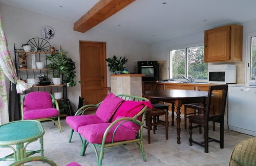 Flayosc Apartment | Independent studio in villa large plot ideal for your pet
