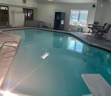 Southeast Houston House | Indoor Heated Pool, Hot Tub and Steam Room