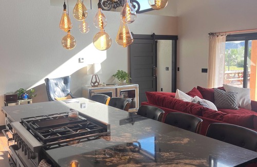 Piedmont House | Industrial style 2- bedroom: garage, hot tub, AC, Fireplace, Wi-Fi!