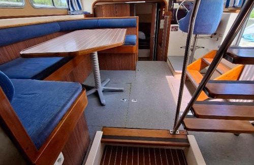 Chenille-Change Boat Rental | Ines - API-1-46-22