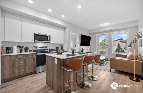 Inglewood Apartment | Inglewood Modern Condo King Bed Parking #21