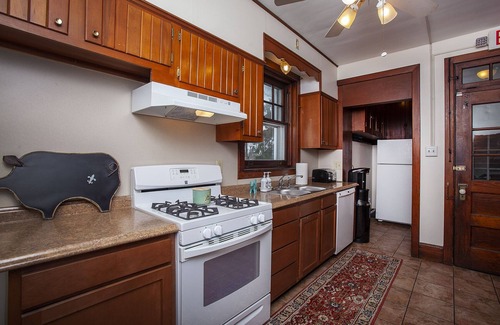 Hummelstown House | Inn-at-the-Brownstone, only 3.3 miles to Hershey Park