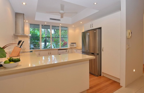 Port Douglas House | Innaminny - 4 Bedroom House by the Beach