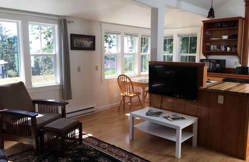 Yachats Cottage | Intimate, Romantic Cottage- Hot tub-Woodstove-Easy walk to town!