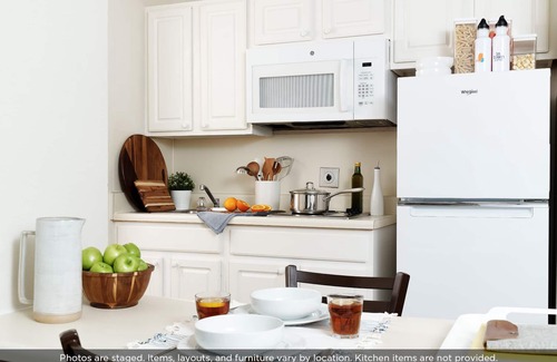 Buechel Apartment | InTown Suites Extended Stay Louisville KY - Preston Hwy