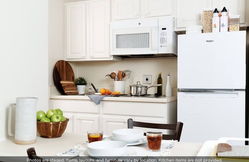 Buechel Apartment | InTown Suites Extended Stay Louisville KY - Wattbourne Lane