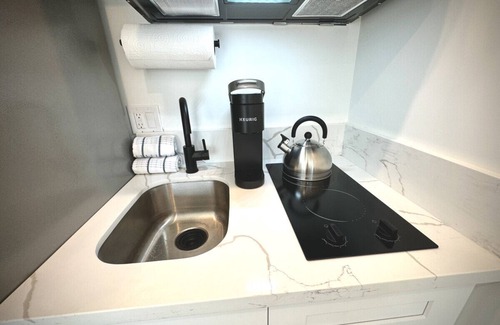 Burbank Apartment | Inviting 1-Bedroom Haven in Captivating Burbank