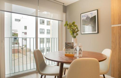 Leuro Apartment | Inviting 2BR Balcony in Lively Miraflores