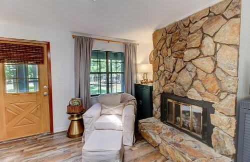 Shreveport House | Island, Lakefront Emerald Point-fenced-boats