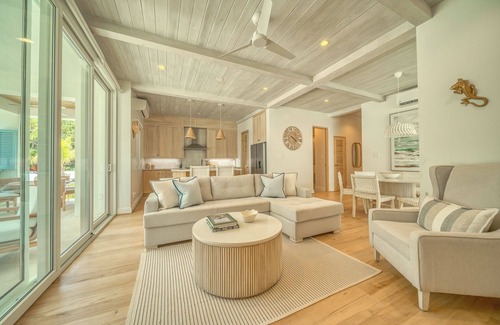 Los Fuertes Condo | Island Living 2-Bed, 2-Bath Oceanfront Ground-Level Condo direct beach access E7