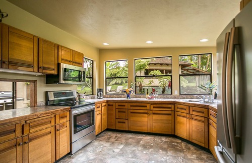 Kula Villa | Island Sunset Villa: Your Maui Escape with Ocean & Stunning Sunsets Views