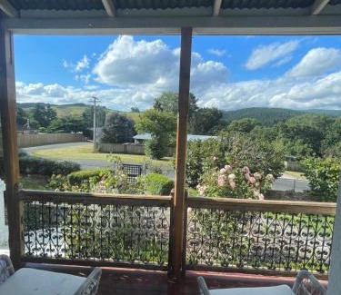 Lawrence Villa | Islay House - stylish villa in historic Lawrence