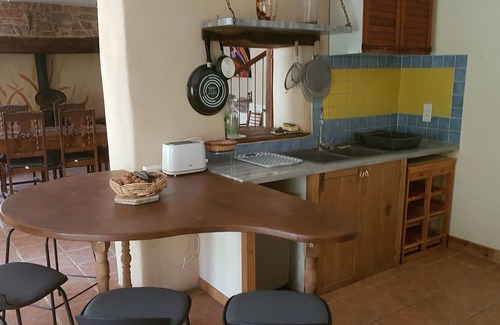 Salles-la-Source House | Isolated house set in vineyards and woods