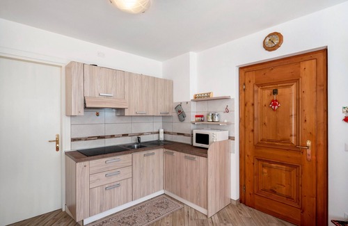 Alfauro Apartment | Apartment 'Luisa' with Mountain View and Wi-Fi