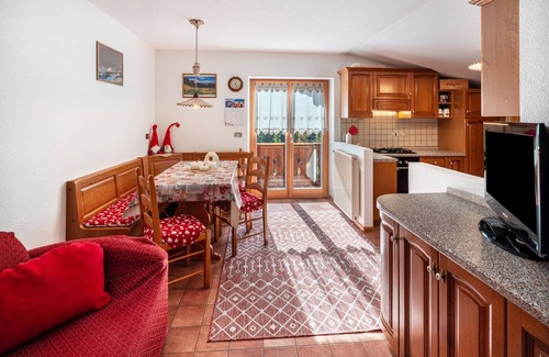 Alfauro Apartment | Apartment 'Dolomiti' with Mountain View, Private Terrace and Wi-Fi