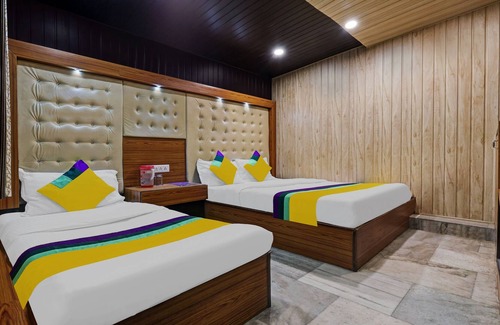Mallital Hotel | Itsy by Treebo - Flatties