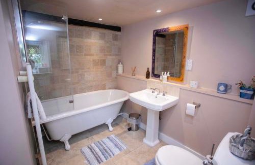 Pulborough House | IVY COTTAGE
