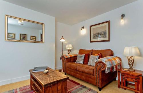 Inverness City Centre Villa | Jacobite's Retreat, 17th century cottage in the heart of Inverness