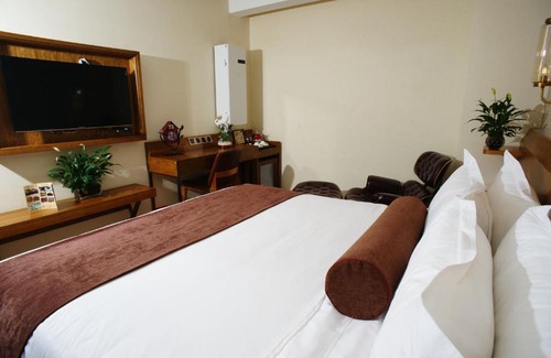 Yanta Qu Hotel | James Joyce Hotel Xi'an Datang Furong Garden