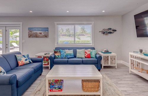 Bel Air House | Jan DISCOUNTS!! AZUL Beach House, Beach Access, Amazing Patio and LOCATION!!