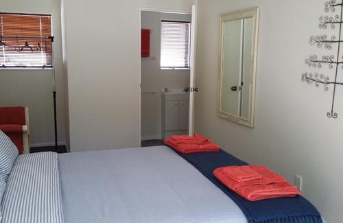 Riccarton Bed & Breakfast | Jan's Boutique B & B Suite