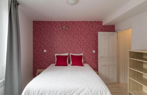 Dun-sur-Meuse House | Jane Austen Lake Retreat