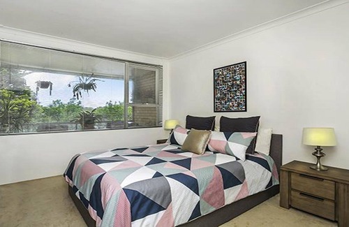 Lane Cove North Apartment | JANET - Leafy, Super Convenient Chatswood Apartment