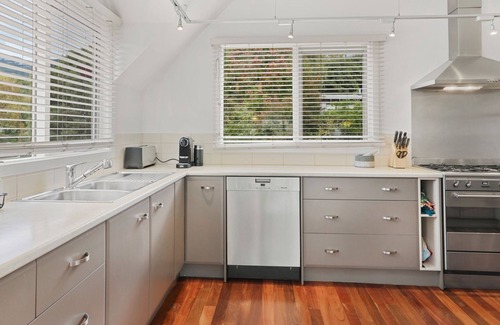 Merrijig House | Jarrah House - Sleeps 10 - Merrijig