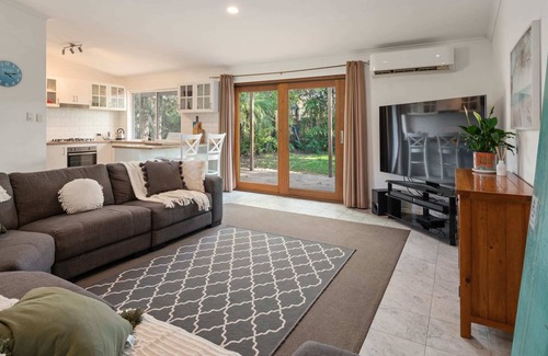 Bokarina House | Jasmin Beach Escape S