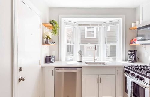 College Hill Apartment | Jennifer’s Charming Stay Walk to Brown University