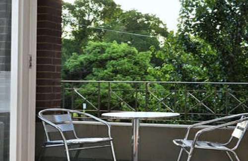 East Melbourne Apartment | - Jewel on Jolimont -