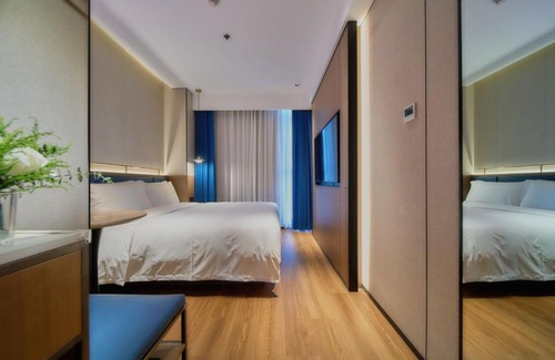 Putuo Hotel | Jinglai Zhenxuan Shanghai Tongji Hospital Xincun Road Subway Station Hotel